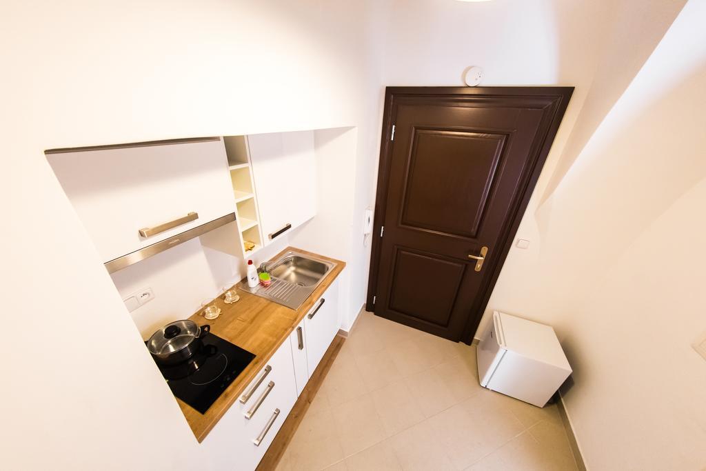 Three Golden Crowns Apartments Прага Екстериор снимка